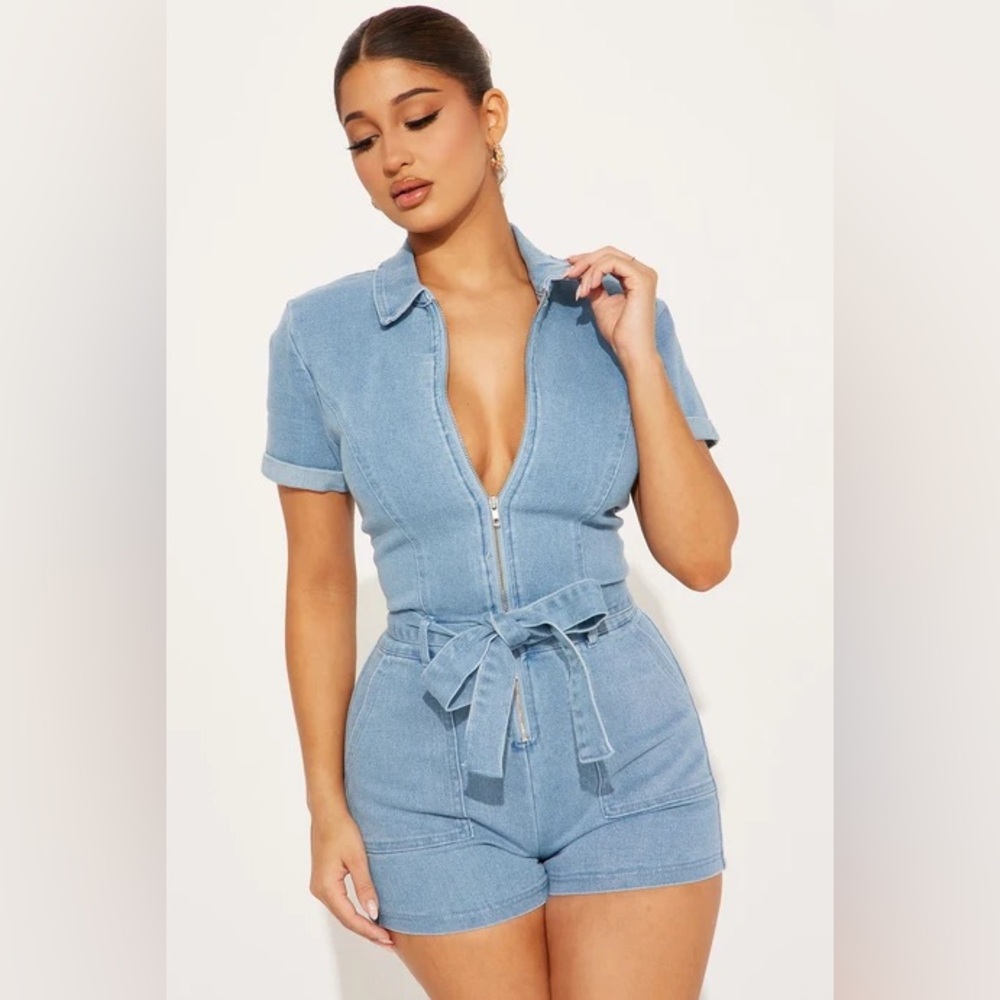 Casual Light Blue Denim Zip-Front Romper NEW - size Large